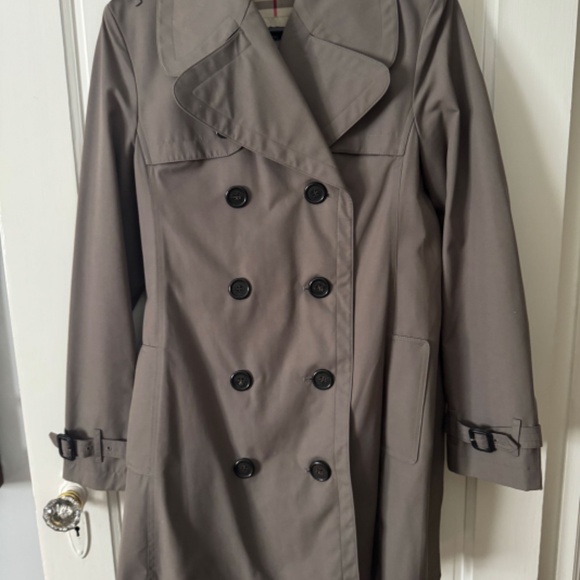 Burberry Trench, modern cut US size 10 Uk size 12 - Picture 2 of 16